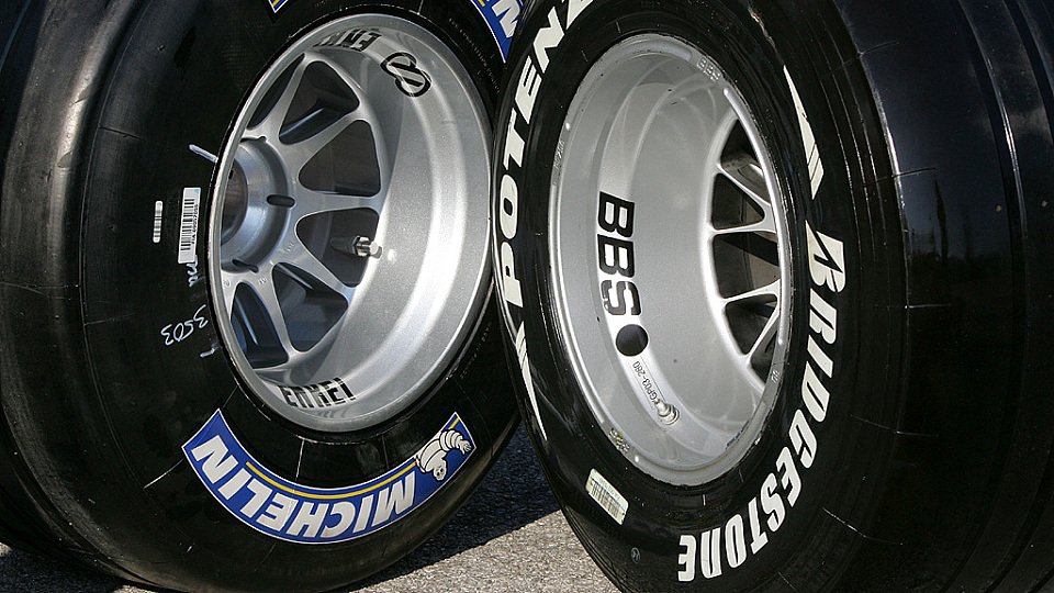 Michelin vs Bridgestone - es geht in Runde sechs., Foto: Sutton