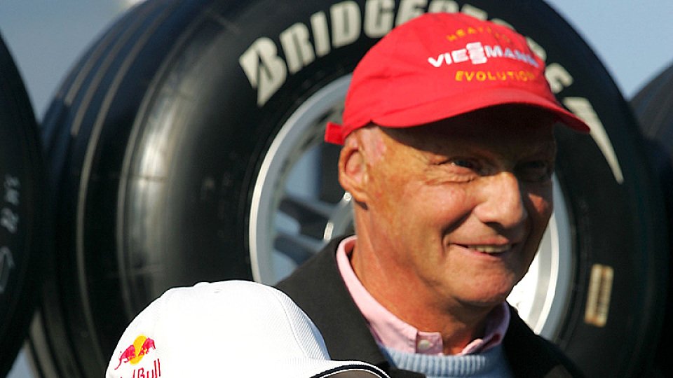 Niki Lauda vor dem seiner Meinung nach Hauptschuldigen an der Ferrari-Krise..., Foto: Sutton