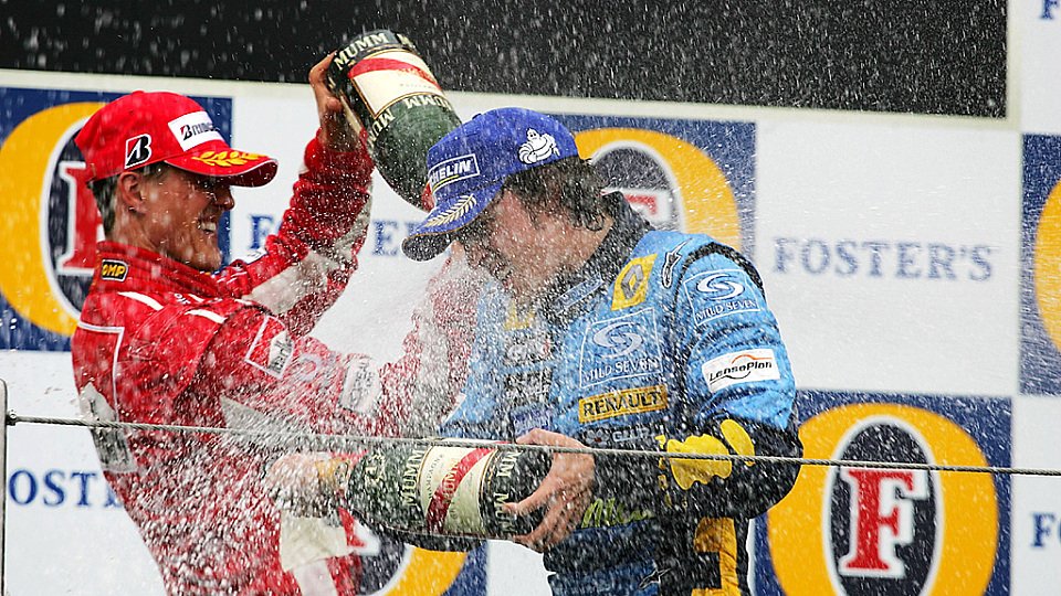 Die Formel-1-Legenden Michael Schumacher und Fernando Alonso lieferten sich in Imola denkwürdige Duelle, Foto: Sutton
