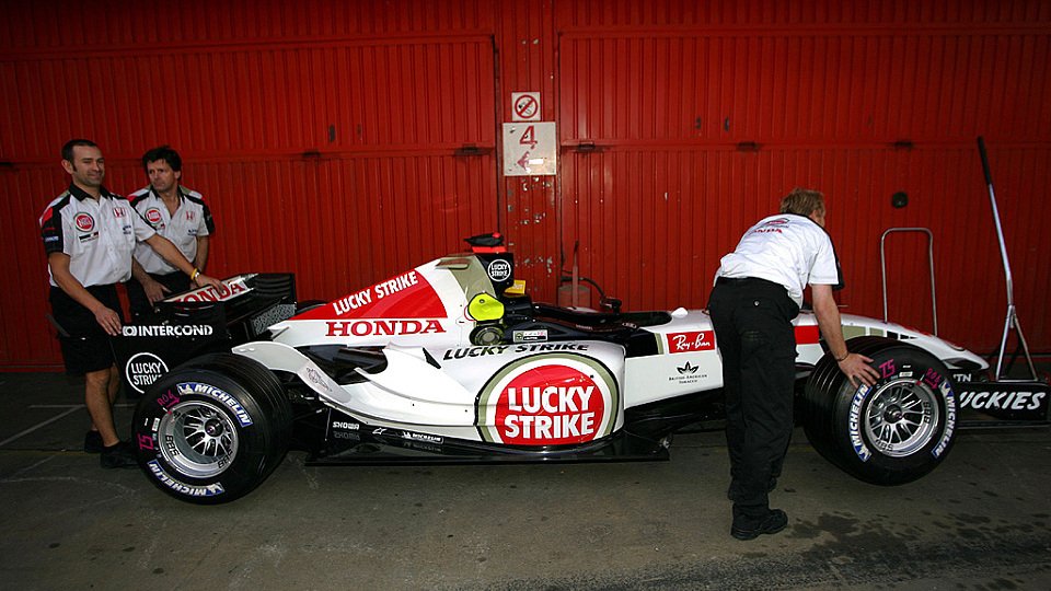 Der 007 bleibt bis zum Nürburgring in der Garage., Foto: Sutton