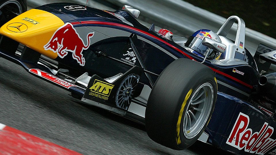Vettel landete auf dem Podium., Foto: Sutton