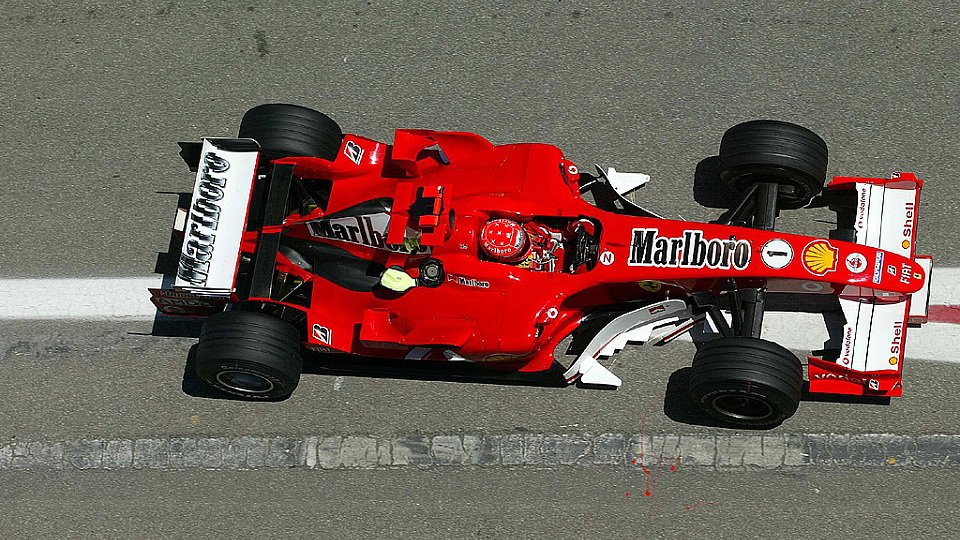 Schumacher: Kein Gejagter - sondern der Jäger, der von hinten kommt..., Foto: Bridgestone