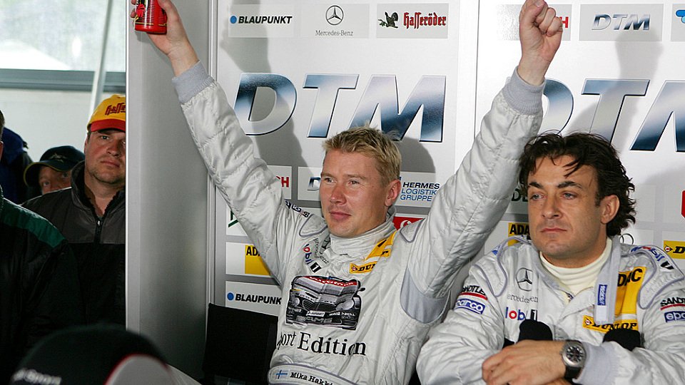 Mika jubelt, Jean grübelt..., Foto: Sutton