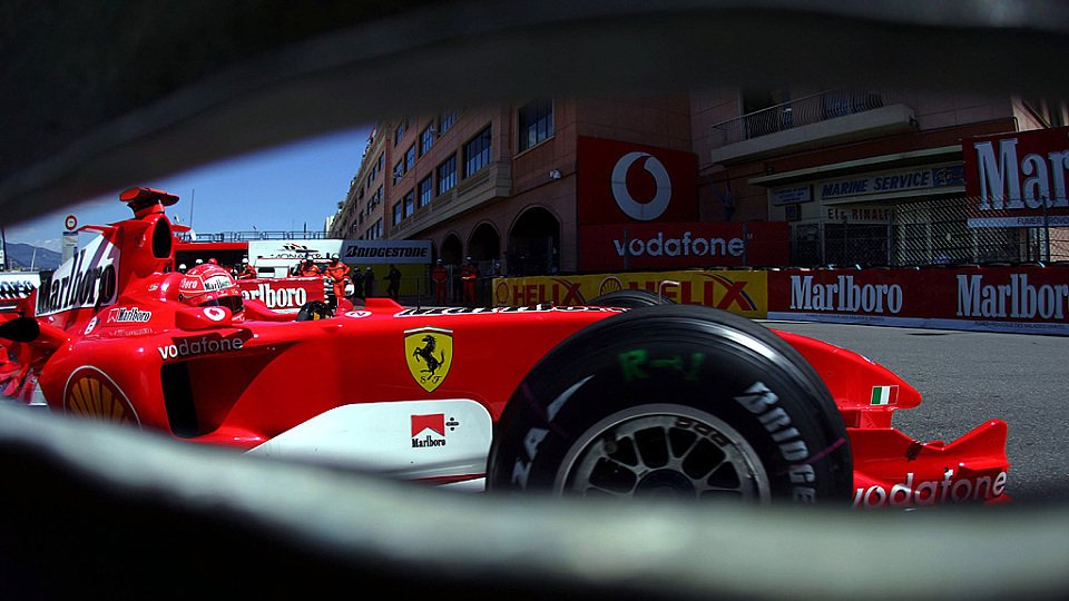 Schumacher lauert auf Alonsos Ausrutscher, Foto: Sutton