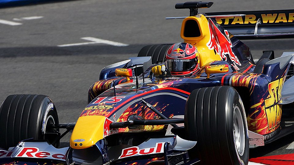 Tonio Liuzzi sitzt auch am Ring im zweiten Red Bull Einsatzauto., Foto: Sutton