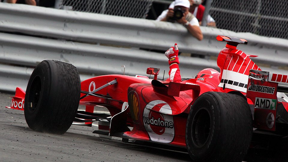 Michael Schumacher durfte endlich wieder einmal die Faust gen Himmel recken!, Foto: Sutton