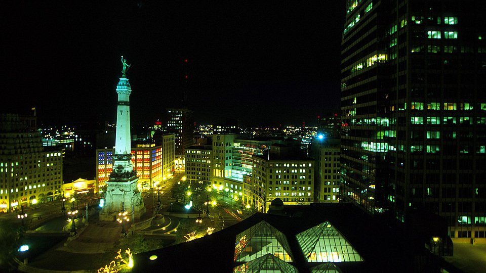 In Indianapolis pulsiert auch nachts der Speed durch die Straßen., Foto: Sutton