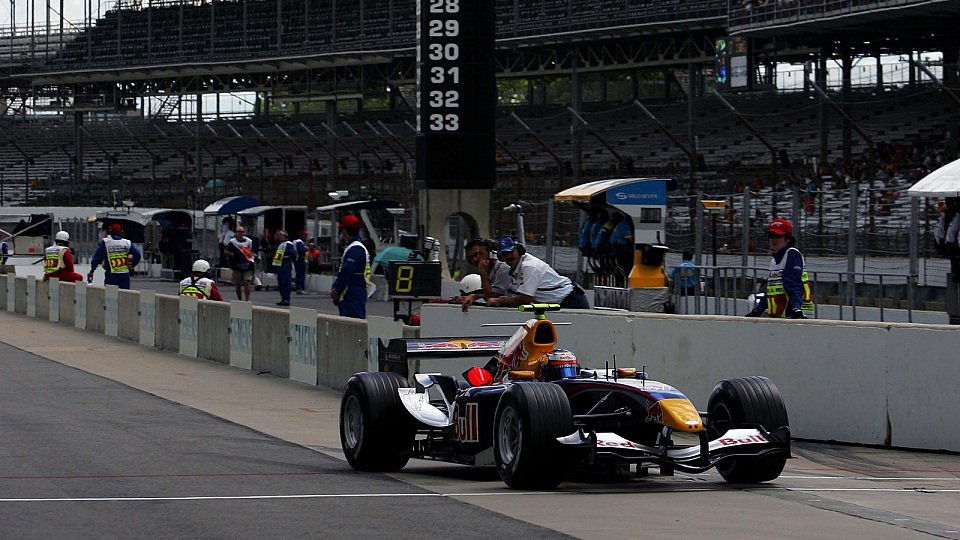 Für die Michelin-Teams ging es heute durch die Boxengasse., Foto: Sutton