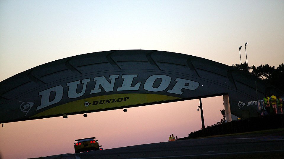 Jene bekannte Streckenpassage befahren im Oktober auch die DTM-Boliden., Foto: Sutton