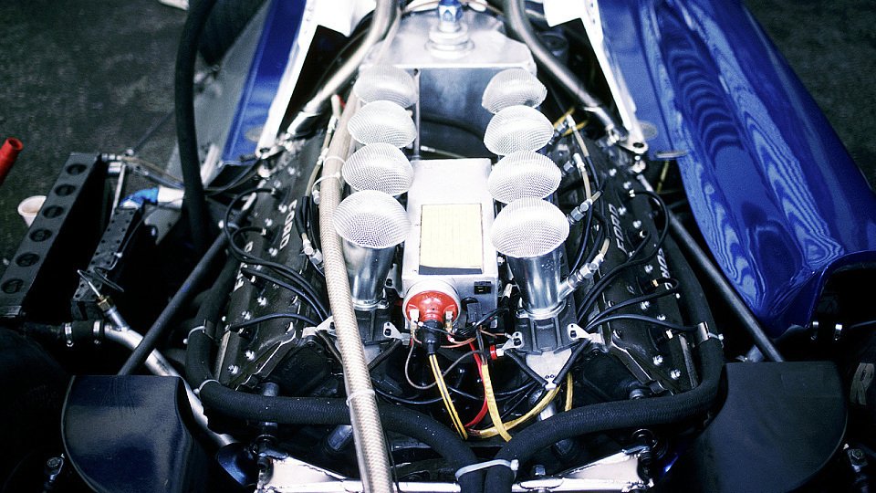 Ein Ford Cosworth DFV Motor des Tyrrell Teams.