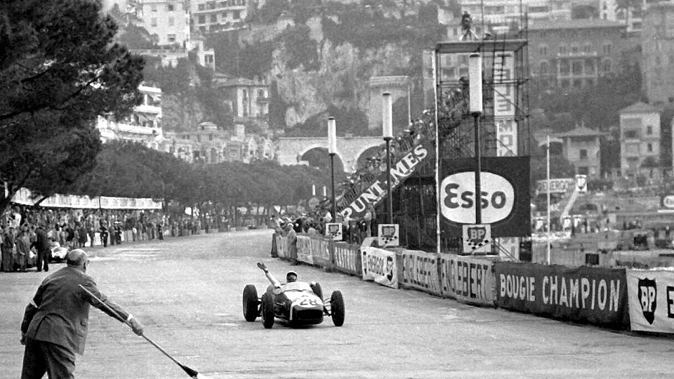 Stirling Moss holt in Monaco den ersten Sieg für Lotus., Foto: Sutton