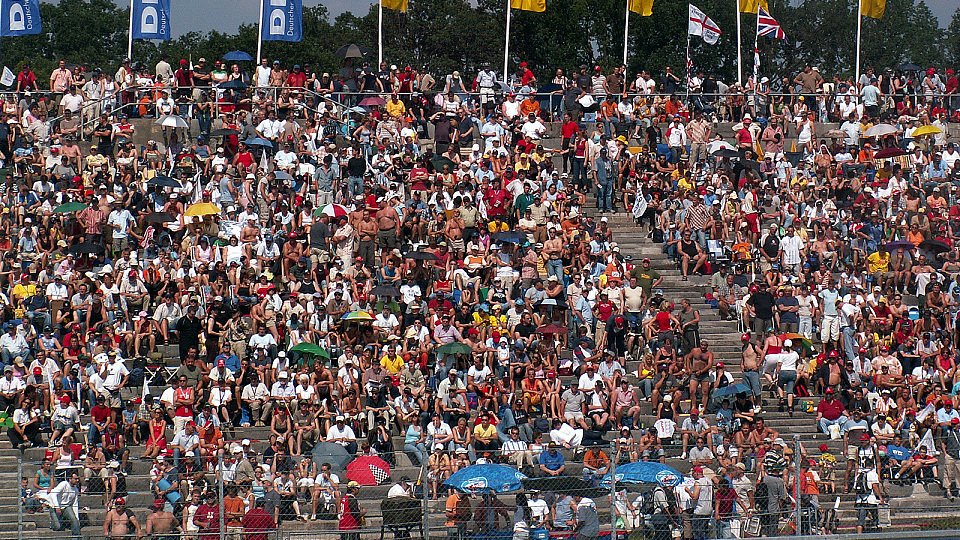 Nicht nur bei den Fans bewegt die DTM Massen., Foto: adrivo Sportpresse