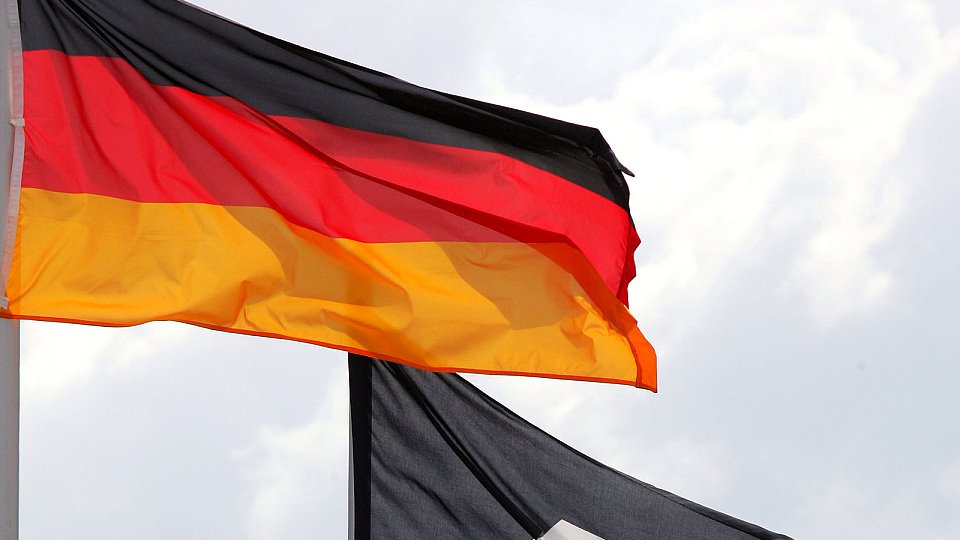 Die Fahne der Formel 1 weht - nach einer Pause im vergangenen Jahr - wieder in Deutschland, Foto: Sutton