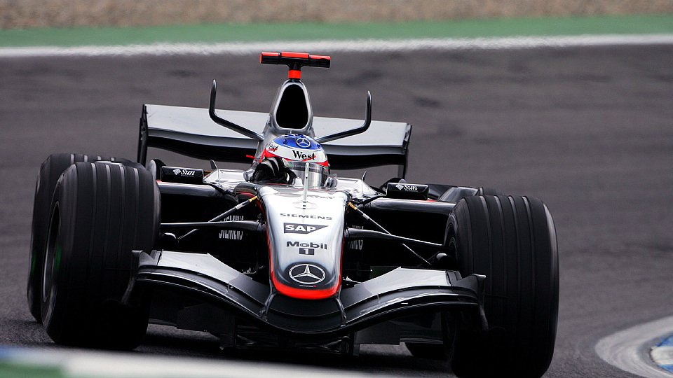 Kimi Räikkönen bläst mit seinem Silberpfeil zum Angriff., Foto: Sutton