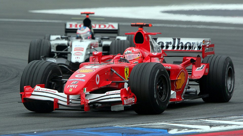 Schumacher konnte Button nicht halten., Foto: Sutton