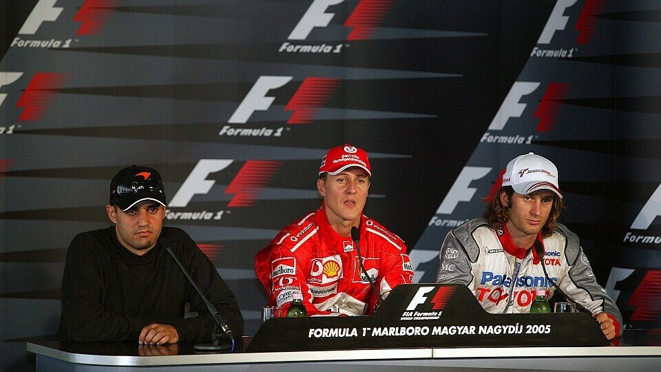 Schumacher durfte wieder einmal in der Mitte sitzen., Foto: Sutton