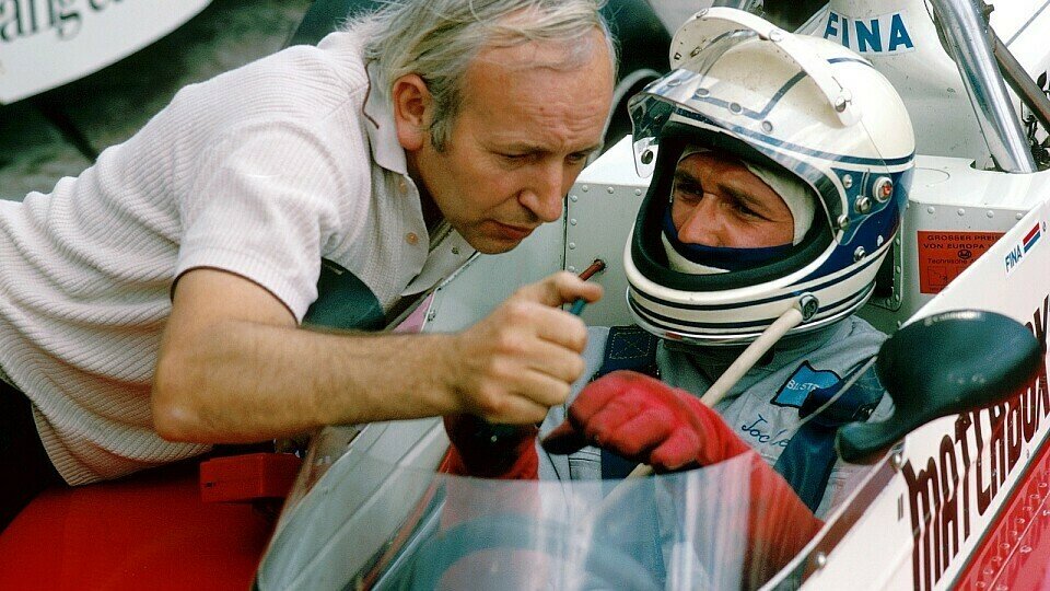 Wie in alten Zeiten - für Filmaufnahmen klettert Jochen Mass wieder ins F1-Cockpit, Foto: Sutton
