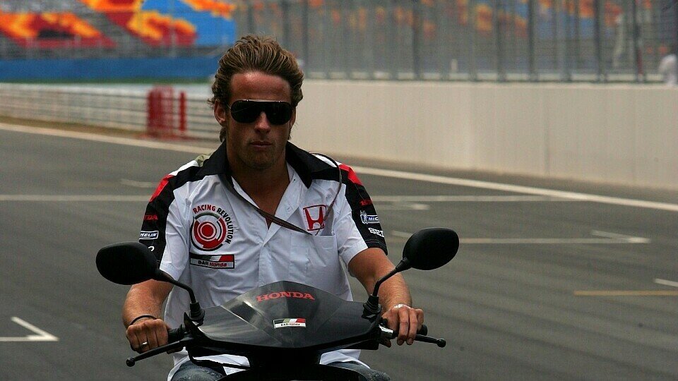 Jenson überprüft den neuen Istanbul Speed Park., Foto: Sutton