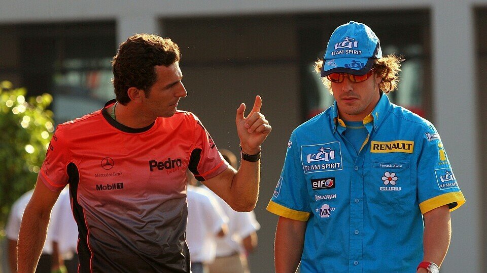 Pedro an Fernando: So nicht! Das sag ich der FIA!, Foto: Sutton