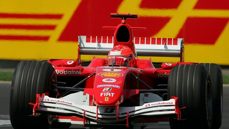 Michael Schumacher verzweifelt an den Reifen., Foto: Sutton