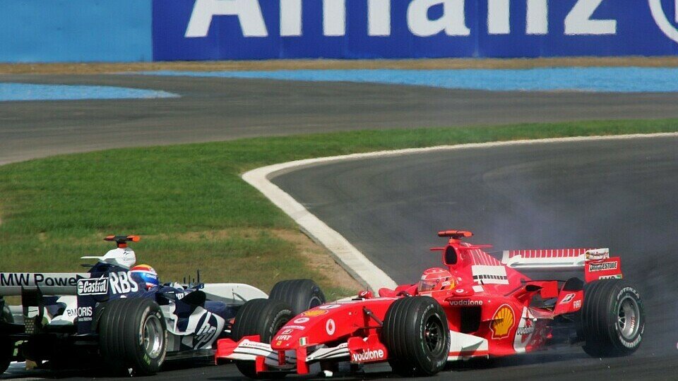 Mark Webber versuchte in Istanbul vergeblich sich von Michael Schumacher zurück zu runden., Foto: Sutton