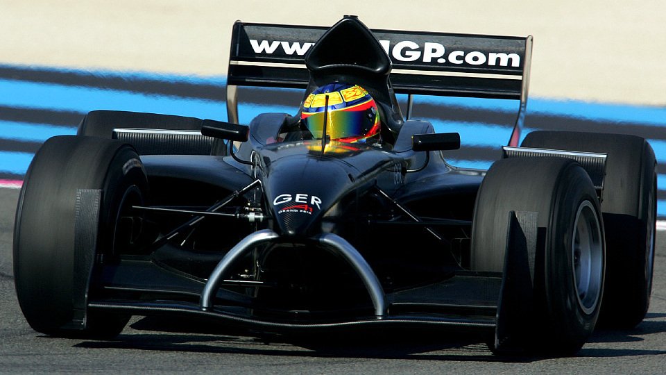 Timo Scheider fährt noch in einem unlackierten deutschen Boliden., Foto: A1GP
