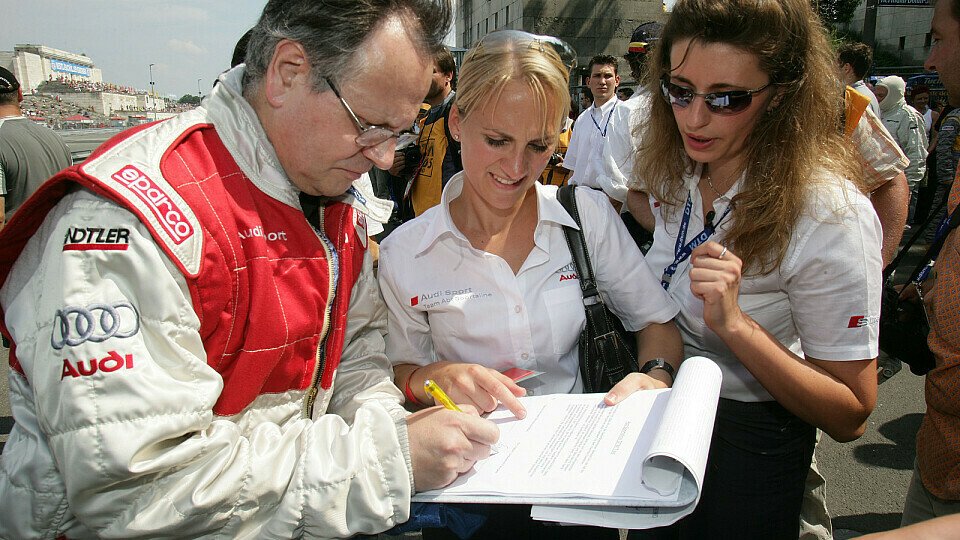 Zwei Damen sorgen bei Audi für einen charmanten Umgang., Foto: Audi