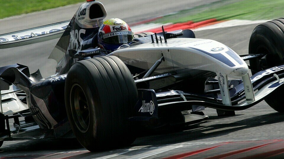 Mark Webbers Rennen war schon in der ersten Schikane zerstört., Foto: Sutton
