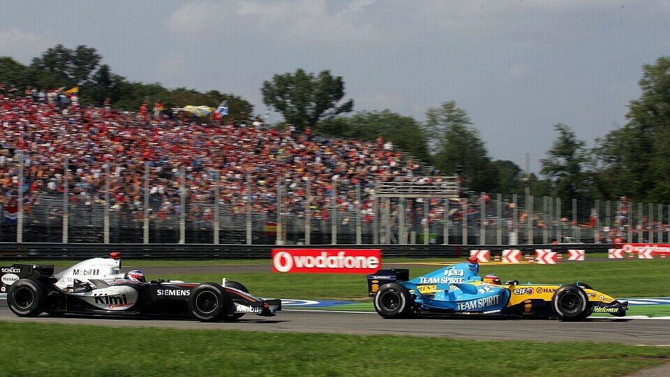 Alonso und Räikkönen 2005 in Monza, Foto: Sutton