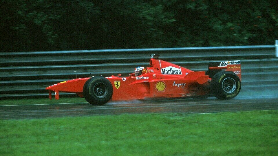 Michael Schumacher verlor nach der Kollision mit David Coulthard 1998 in Spa-Francorchmaps die Fassung, Foto: Sutton