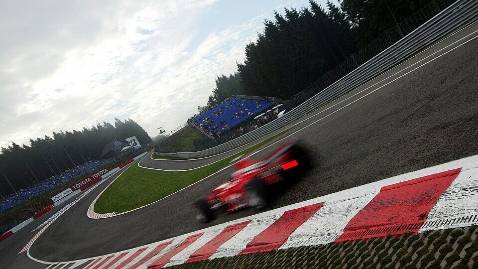 Die Roten sausten auf der F1-Achterbahn von ganz oben weit nach unten..., Foto: Sutton Die Roten sausten auf der F1-Achterbahn von ganz oben weit nach unten..., Foto: Sutton