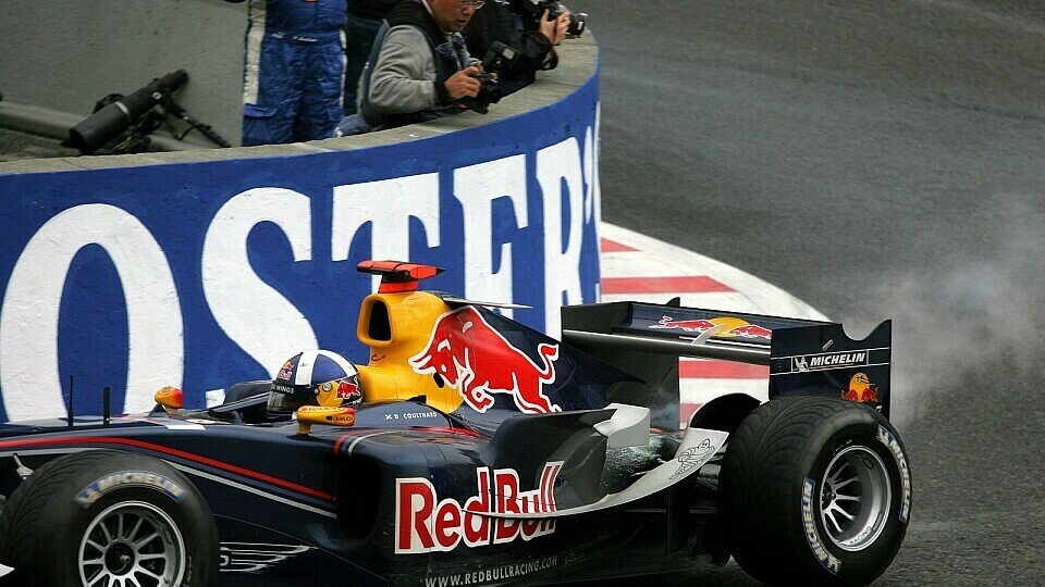 DC rollte mit dem ersten Cosworth-Motorschaden der Saison aus., Foto: Sutton