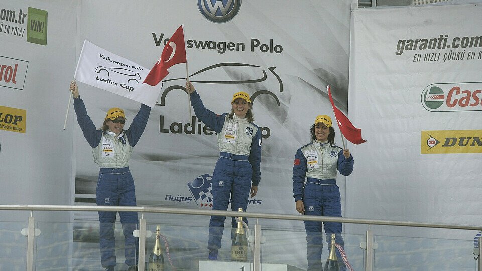 Tourenwagen-Schule mit viel Frauenpower, Foto: VW Motorsport Tourenwagen-Schule mit viel Frauenpower, Foto: VW Motorsport