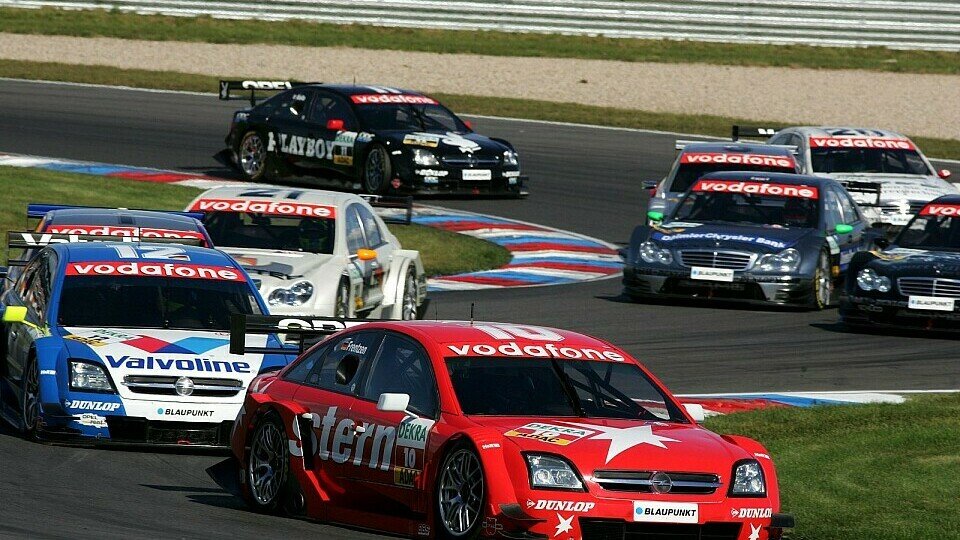 Frentzen führte im ersten Renndrittel das Feld an., Foto: Sutton