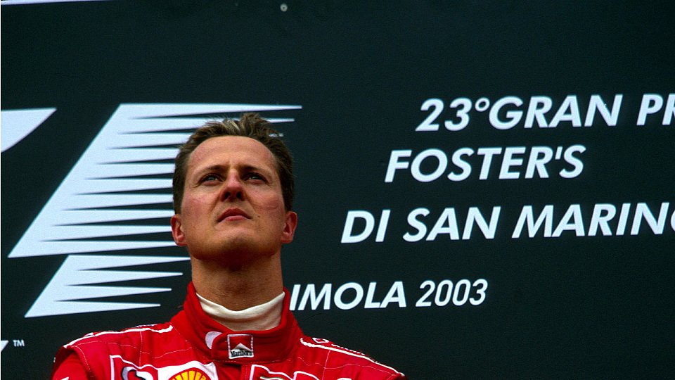 Michael Schumacher auf dem Podium von Imola 2003, Foto: Sutton
