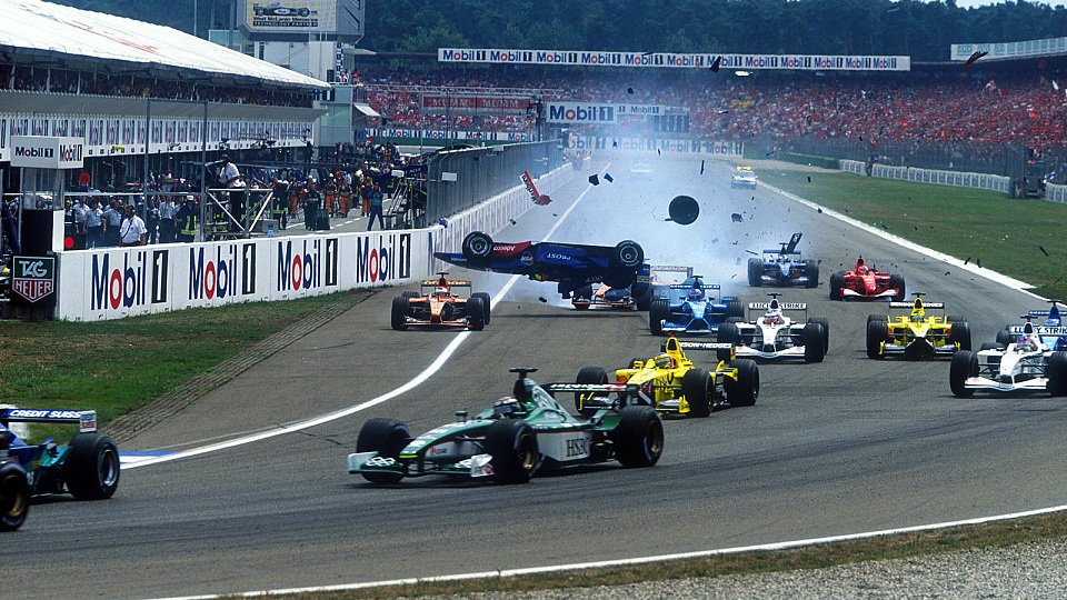 Luciano Burtis Überschlag beim Start des 2001er Deutschland GP., Foto: Sutton
