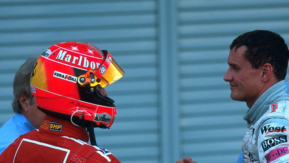 Michael Schumacher und David Coulthard: Lange Zeit große F1-Rivalen, Foto: Sutton