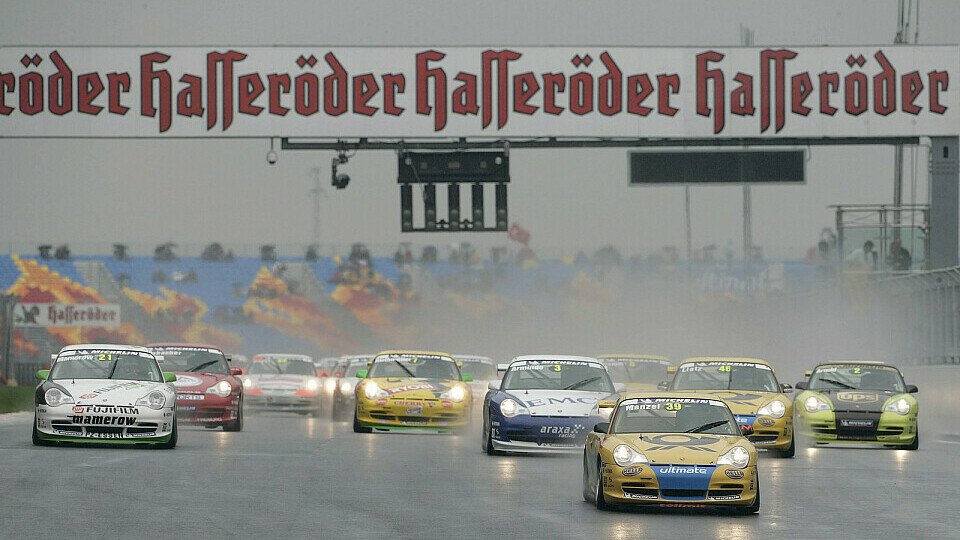 Der Start in das Regenrennen von Istanbul., Foto: Porsche Der Start in das Regenrennen von Istanbul., Foto: Porsche