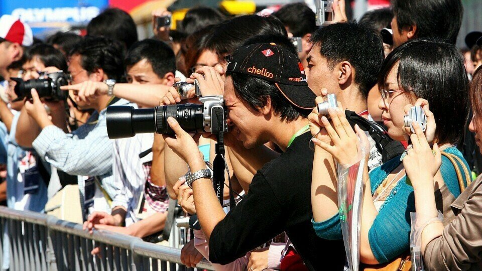 In Japan sind die Fans noch verrückt nach der F1., Foto: Sutton
