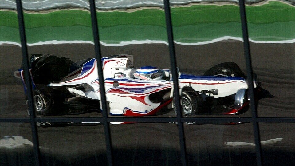Für England nimmt wieder Robbie Kerr im Auto Platz., Foto: Sutton Für England nimmt wieder Robbie Kerr im Auto Platz., Foto: Sutton