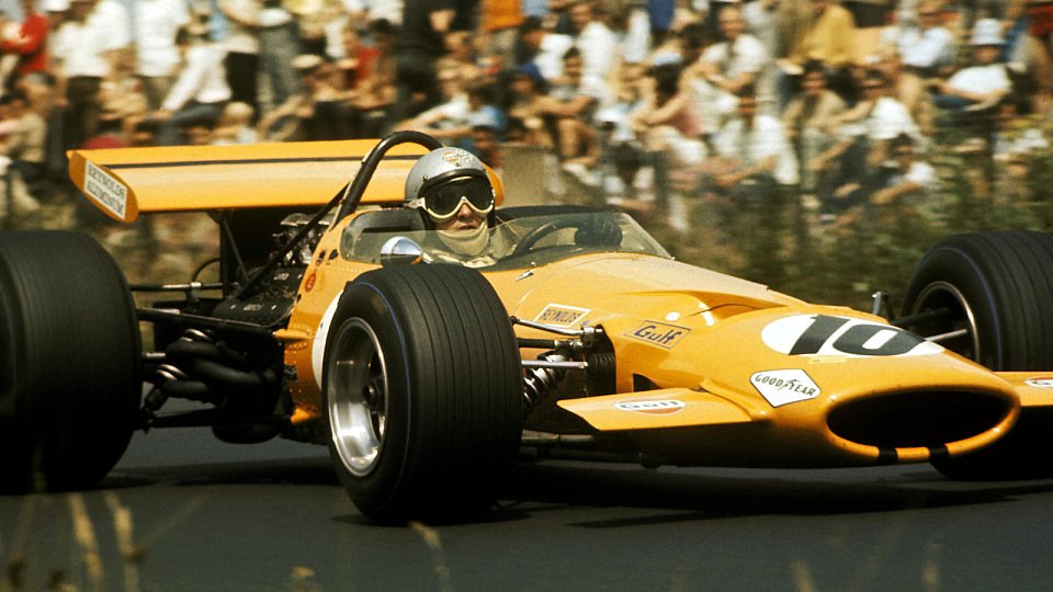 Bruce McLaren nimmt 1969 den Großen Preis von Deutschland in Angriff, Foto: Sutton