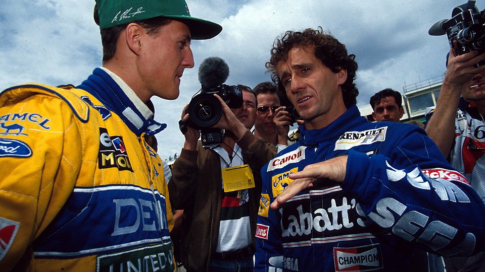 Professor Prost erklärt dem Jungspung Schumacher bereits in Adelaide 1993 wie ein erfolgreiches Comeback aussieht, Foto: Sutton