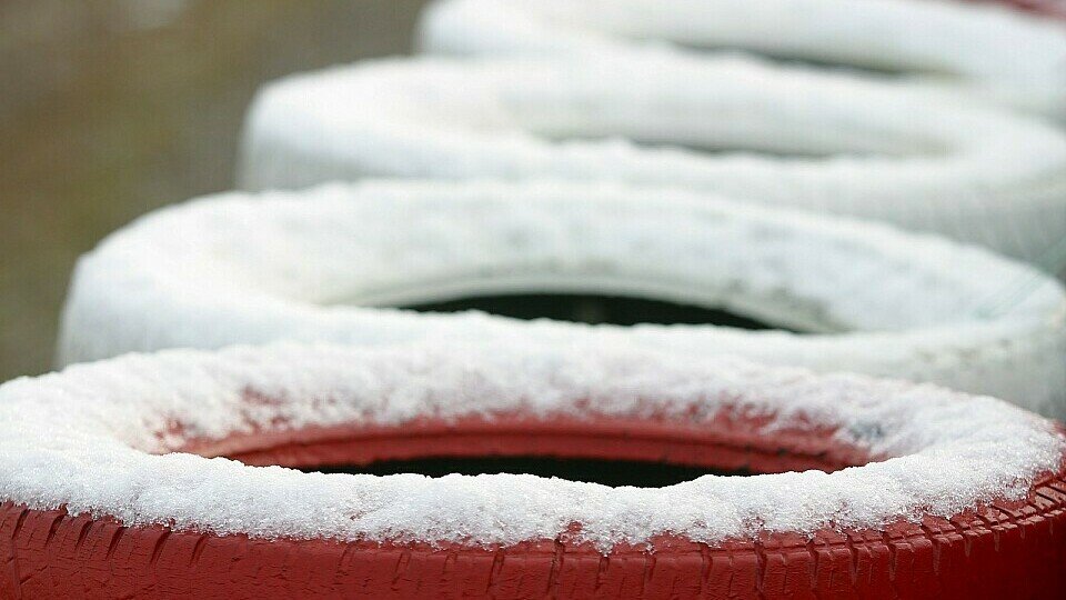 Zu viel Schnee in Maranello, Foto: Sutton