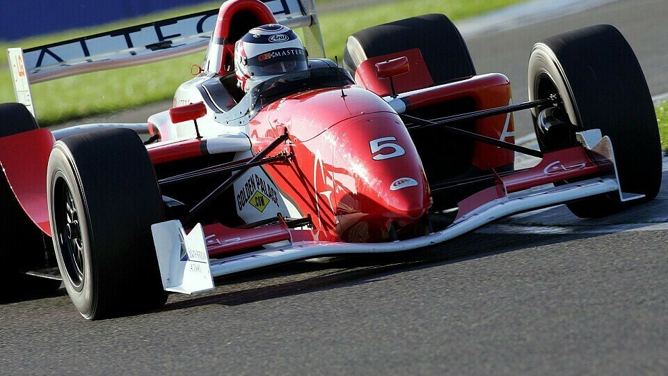 Nigel Mansell schob sich an die Spitze des Feldes., Foto: Sutton Nigel Mansell schob sich an die Spitze des Feldes., Foto: Sutton