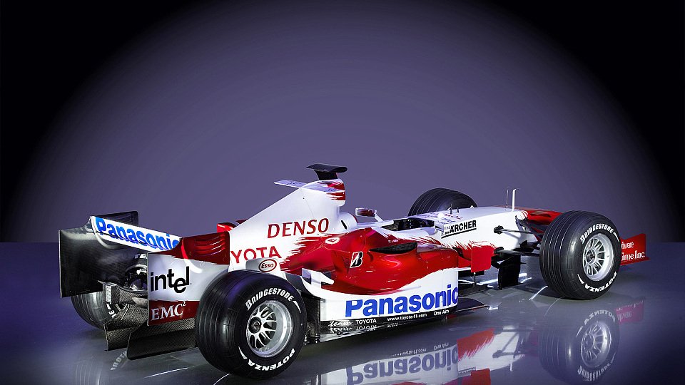 Der TF106 bei den alljährlichen Studioaufnahmen., Foto: Toyota Der TF106 bei den alljährlichen Studioaufnahmen., Foto: Toyota