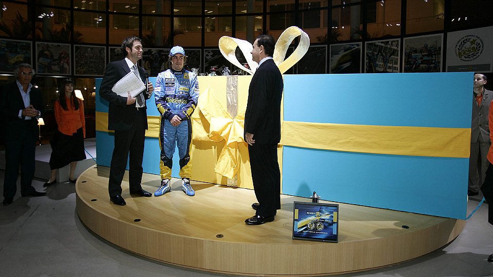 Fernando bekam sein Weltmeisterauto geschenkt., Foto: Renault