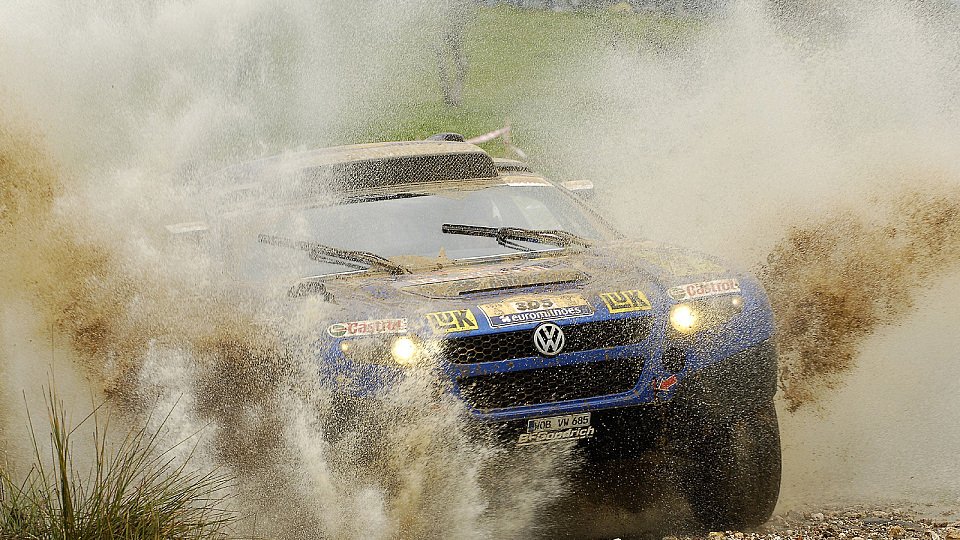 Giniel de Villiers hat viel Spaß in freier Wildbahn., Foto: VW Motorsport