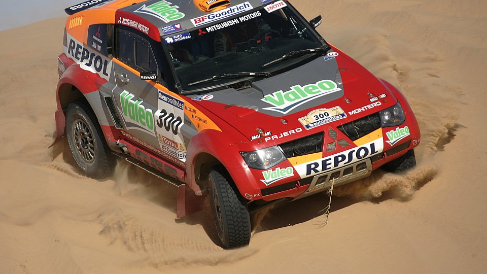 Peterhansel hat die Führung erobert., Foto: Mitsubishi Peterhansel hat die Führung erobert., Foto: Mitsubishi