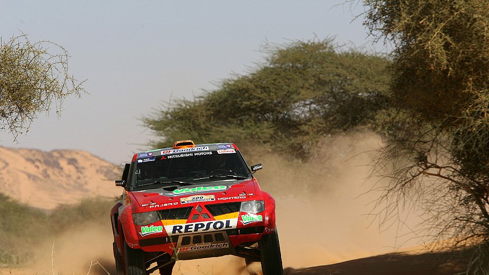 Peterhansel eilt dem dritten Sieg entgegen., Foto: Mitsubishi Peterhansel eilt dem dritten Sieg entgegen., Foto: Mitsubishi