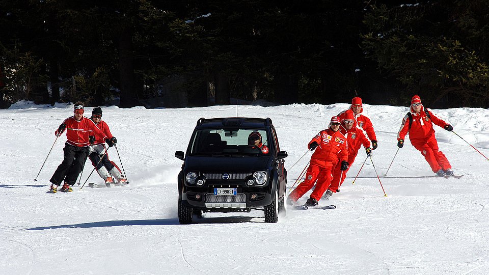 Neues Auto und alte Ski: Ferrari im Winterurlaub., Foto: Ferrari Press Office